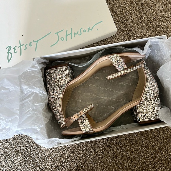 Betsey Johnson Mari Champagne Heels - Picture 1 of 7
